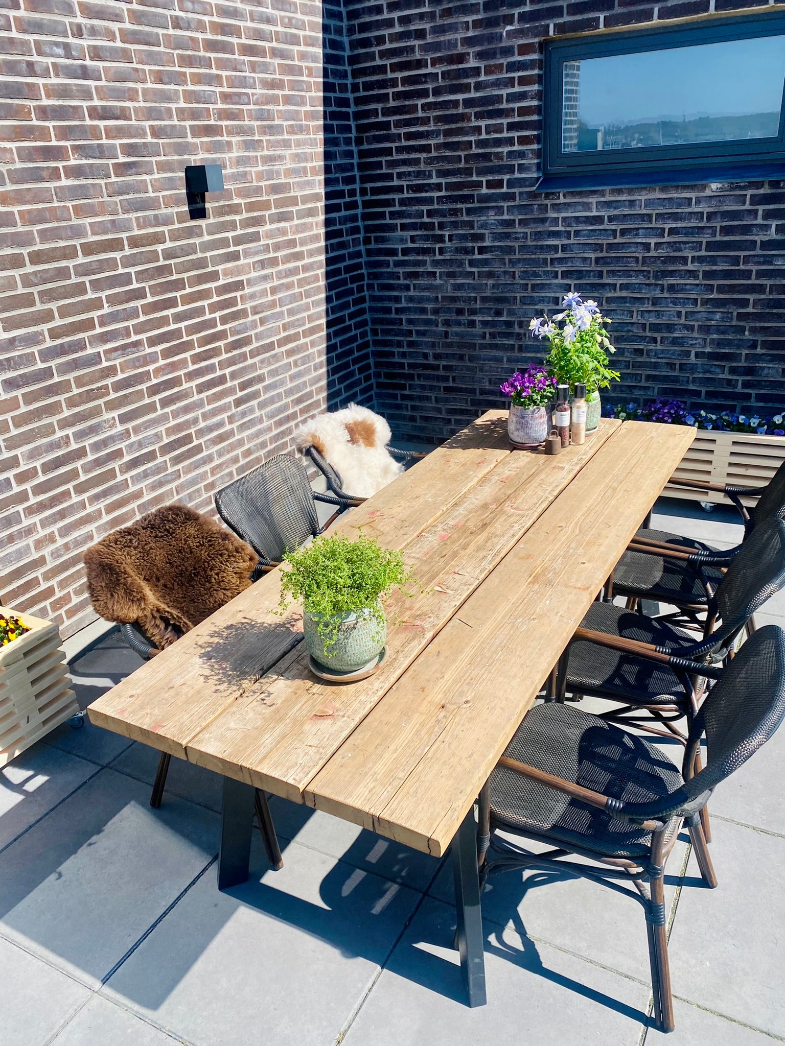 Havebord Genbrugsplanker Sort Stålstel 140